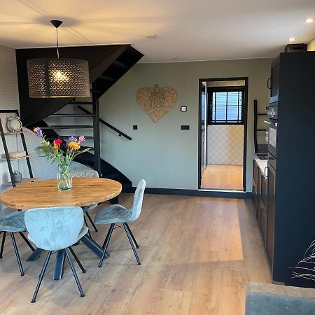 De Heerlykheid Wemeldinge, Vlak Bij Strand En Bos, Ruime Vakantiewoning Met Eigen Patio In De Karakteristieke Dorpsstraat 외부 사진