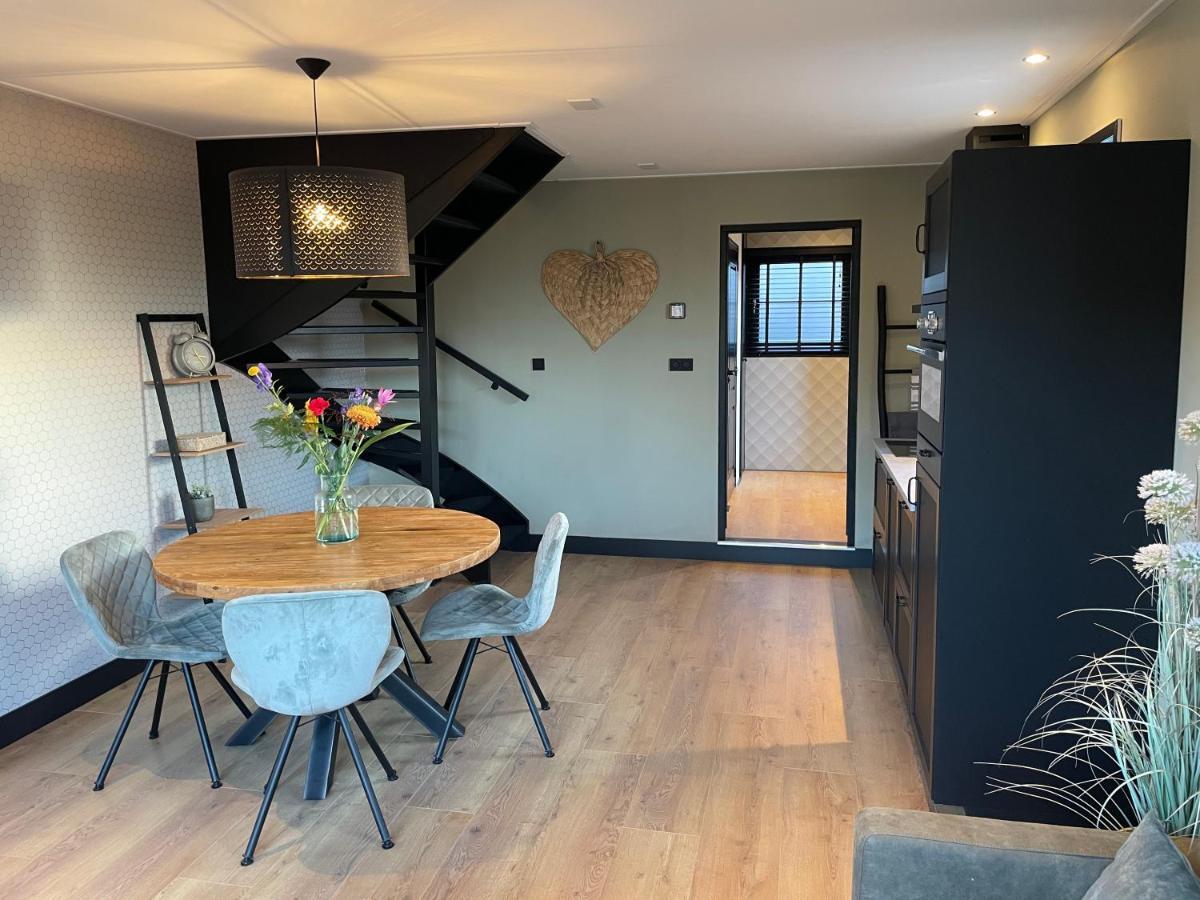De Heerlykheid Wemeldinge, Vlak Bij Strand En Bos, Ruime Vakantiewoning Met Eigen Patio In De Karakteristieke Dorpsstraat 외부 사진